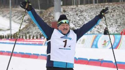 Лукашенко победил в лыжных гонках: соперник трижды "случайно" падал на финише