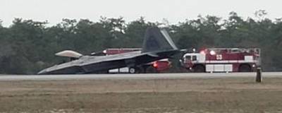 Американский F-22 во время учений совершил аварийную посадку