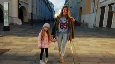 Полиция завела дело из-за страстных поцелуев 8-летней модели из Киева с 13-летним блогером