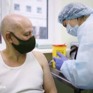 Украинских производителей вакцин могут освободить от ответственности за последствия прививок