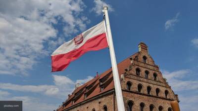 Польский политолог: Варшава отказывается от российской вакцины по политическим интересам
