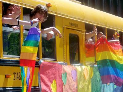 Сколько ЛГБТ-подростков в Украине чувствуют себя в опасности в школе: шокирующие данные