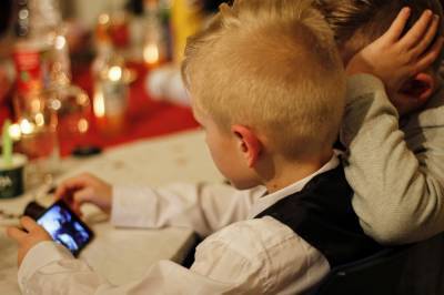 Большинство родителей младшеклассников следят за тем, как долго их дети сидят в интернете – Учительская газета