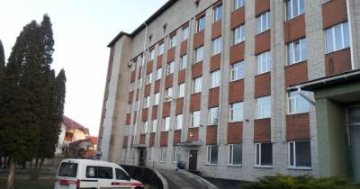 Выбросилась из окна больницы: во Львовской области больная на коронавирус медсестра совершила самоубийство