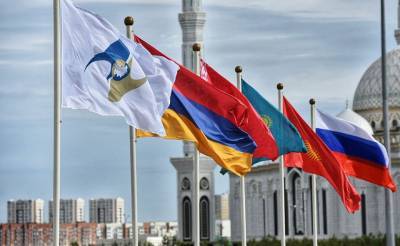 Парламент Узбекистана утвердил "дорожную карту" по развитию взаимодействия с Евразийским экономическим союзом
