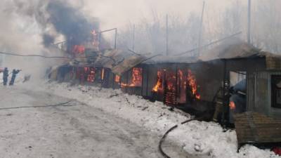 В Кстове пожарные тушат возгорание на складе площадью 500 кв.м