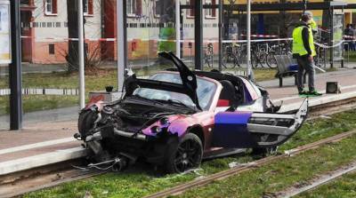 В Лейпциге авто въехало в группу людей - есть погибшие и раненые