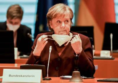 Меркель отказывается говорить о вакцинации и не считает себя виновной в ее провале