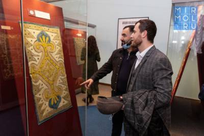 В Санкт-Петербурге проходит выставка кайтагской вышивки XVIII века