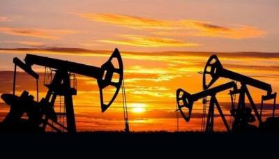 Нефть снижается в цене из-за роста запасов в США