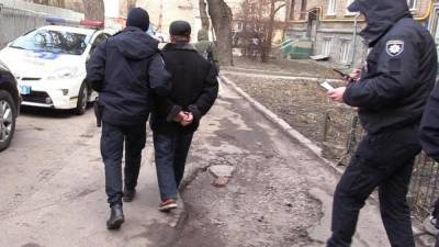 Забил табуретом и зарезал ножом: в Киеве 34-летний мужчина жестоко убил товарища