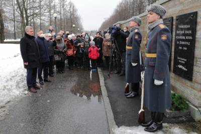 На Пискаревском кладбище установили памятную доску воинам-уроженцам Кировской области