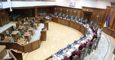 Рада направила в КСУ законопроект об изменениях Конституции по назначению глав НАБУ и ГБР