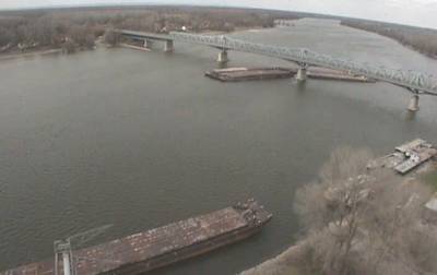 Украинский корабль врезался в опору моста в Венгрии – соцсети