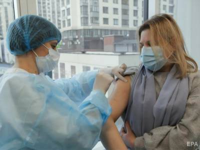 Поставка в Украину излишков COVID-вакцин из ЕС откладывается – Кулеба