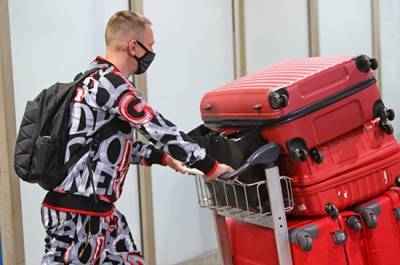 В ЛДПР предлагают обязать авиакомпании выдавать багаж в течение часа