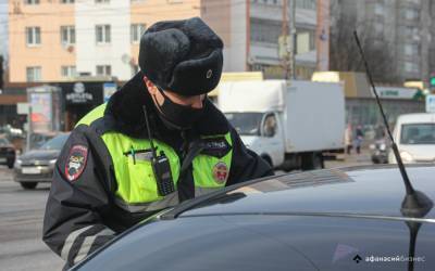 Пассивная безопасность тоже важна: в центре Твери автоинспекторы провели рейд по нарушителям ПДД