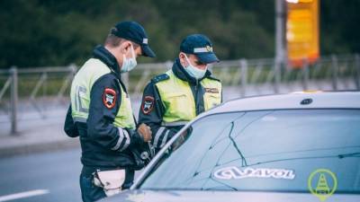 Российских водителей обяжут платить штраф за шины не по сезону