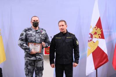 Генерал Золотов в Ярославле раздал награды и авто