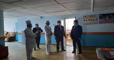 Джамолиддин Абдуллозода ознакомился с ходом медобслуживания в больницах Турсунзаде и Шахринава