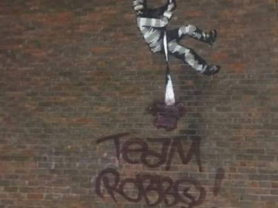Вандалы испортили граффити Бэнкси, изображенное на стене тюрьмы в Рединге