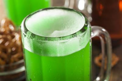 Зеленое пиво ко Дню святого Патрика
