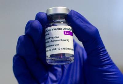 Доктор медицинских наук призвал не считать вакцину AstraZeneca плохой из-за случаев тромбоза