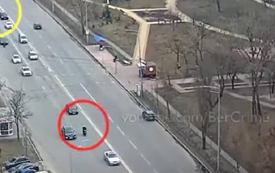 В Киеве мотороллер ушел от погони полиции