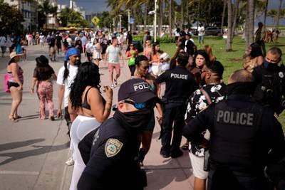 Вечеринка на пляже в разгар пандемии закончилась столкновением с полицией