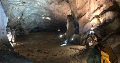 15 добровольцев во Франции отправились в добровольную изоляцию в пещеру на 40 дней