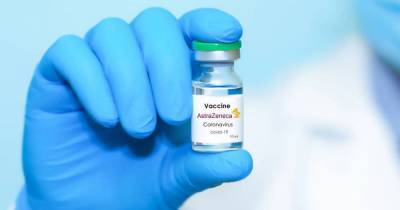 Вакцина AstraZeneca от коронавируса: в Канаде назвали безопасной