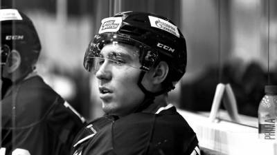 В КХЛ заявили, что экипировка погибшего хоккеиста Файзутдинова соответствовала требованиям
