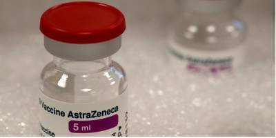«Время не могло быть выбрано хуже». СМИ о приостановке использования вакцины AstraZeneca больше чем в 20 странах