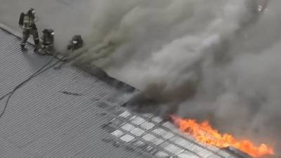 Видео: Пожар вспыхнул в магазине в Ростове-на-Дону. Внутри находились люди