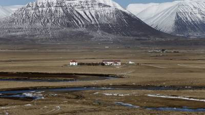 Исландия разрешит свободный въезд в страну всем вакцинированным