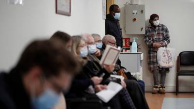 Во Франции за сутки выявили почти 30 тысяч случаев коронавируса