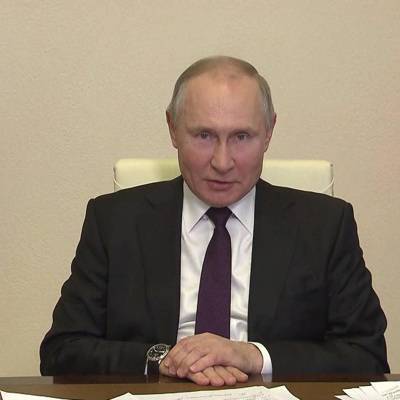 Песков не исключил очное участие Путина в ПМЭФ-2021