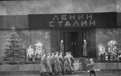 «Ленин — Сталин»: как переименовали Мавзолей в 1953 году