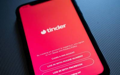 Пользователи Tinder смогут получить информацию о судимостях потенциального партнера - 24tv.ua