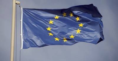 Еврокомиссия согласовала проект COVID-паспортов: какими будут “зеленые сертификаты”