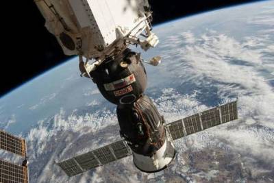 Экипаж МКС обнаружил скопление чаинок возле возможного места утечки воздуха