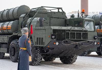 В Петербург прибыла военная техника для Парада Победы