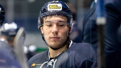 Почему шлем не спас от смертельного удара шайбой хоккеиста Файзутдинова?