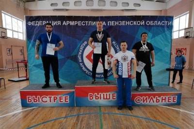 Тамбовчане заняли второе место на турнире по армрестлингу в Пензенской области