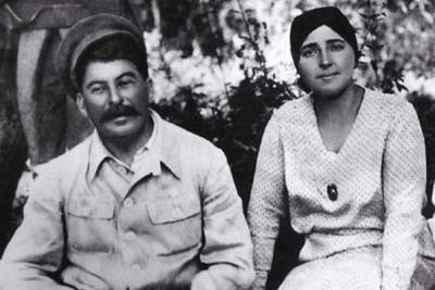 Почему в СССР скрывали причины смерти жены Сталина