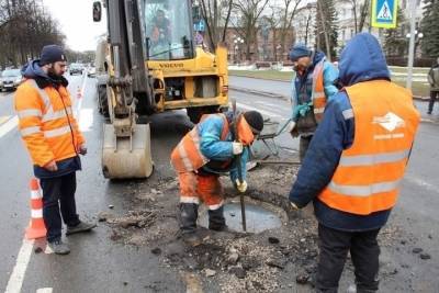 Почему Октябрьский проспект Пскова снова ремонтируют «заплатками», объяснил губернатор