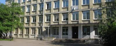 Гимназию в Петербурге оштрафовали за учеников, заболевших COVID-19