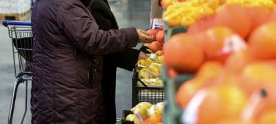 В Карелии пенсионерка устроила шоппинг, найдя забытую односельчанкой карту в магазине