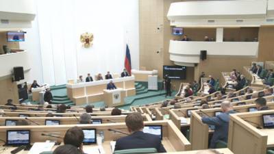 Новости на "России 24". Сенаторы обсудят снятие ограничений по срокам госслужбы