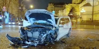 ДТП на Владимирской в Киеве – Mercedes ML раскурочило после столкновения с Audi – фото - ТЕЛЕГРАФ